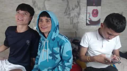 Snapshot of axel_milo_and_kairo chatting on December 3, 9:13 pm axel_milo_and_kairo online show from December 3, 9:13 pm