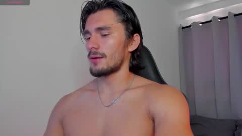 Axel online show from September 25, 3:38 pm