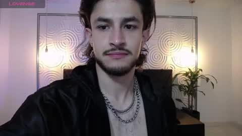 Snapshot of axel_porn_ chatting on June 17, 1:30 am Axel online show from June 17, 1:30 am