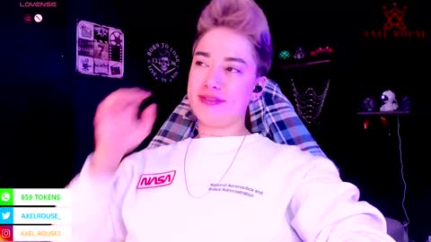 Snapshot of axel_rouse1 chatting on October 8, 5:43 pm Axel Rouse online show from October 8, 5:43 pm