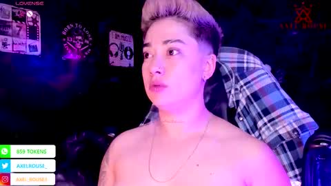 Snapshot of axel_rouse1 chatting on October 22, 1:06 am Axel Rouse online show from October 22, 1:06 am