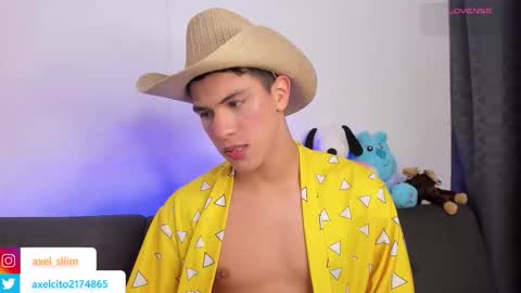 Snapshot of axel_sliim chatting on November 11, 3:17 am axel slim online show from November 11, 3:17 am