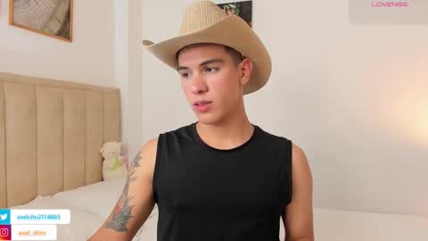 Snapshot of axel_sliim chatting on November 23, 2:22 am axel slim online show from November 23, 2:22 am