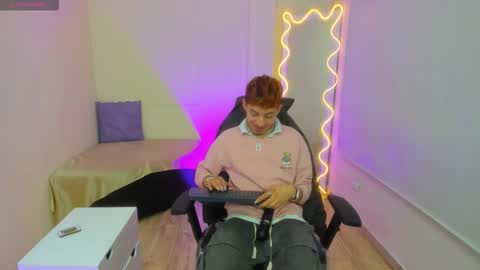 Snapshot of axel_tay1 chatting on October 19, 3:29 am AXEL  online show from October 19, 3:29 am