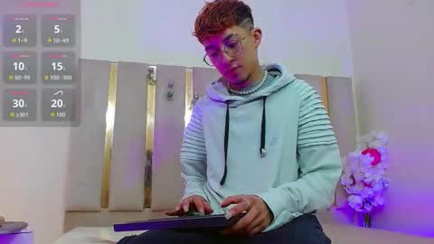 Snapshot of axel_tay1 chatting on October 24, 3:36 am AXEL  online show from October 24, 3:36 am