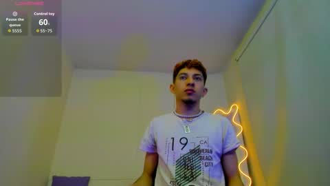 Snapshot of axel_tay1 chatting on October 28, 3:43 am AXEL  online show from October 28, 3:43 am