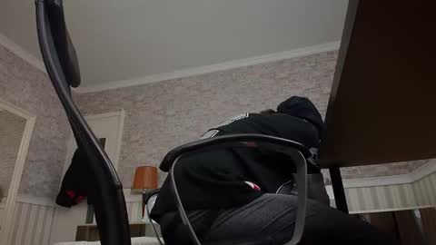 Snapshot of axelcolton chatting on December 12, 10:56 am AxelColton online show from December 12, 10:56 am