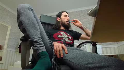 Snapshot of axelcolton chatting on December 16, 10:08 am AxelColton online show from December 16, 10:08 am