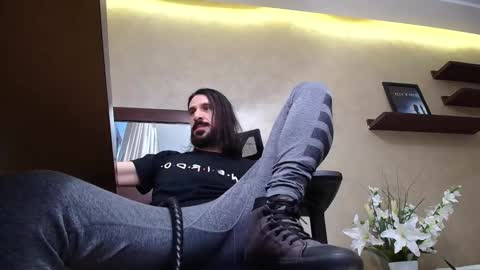 Snapshot of axelcolton chatting on December 17, 9:39 am AxelColton online show from December 17, 9:39 am