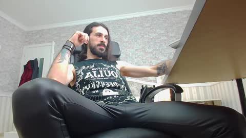 Snapshot of axelcolton chatting on December 21, 6:09 am AxelColton online show from December 21, 6:09 am