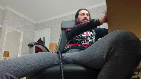 Snapshot of axelcolton chatting on December 23, 6:22 am AxelColton online show from December 23, 6:22 am
