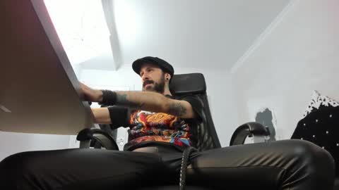 Snapshot of axelcolton chatting on January 3, 6:44 am AxelColton online show from January 3, 6:44 am