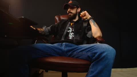 Snapshot of axelcolton chatting on January 15, 7:05 am AxelColton online show from January 15, 7:05 am