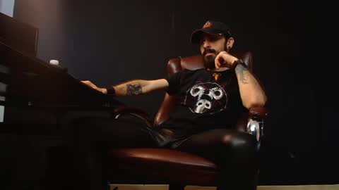 Snapshot of axelcolton chatting on January 15, 10:06 am AxelColton online show from January 15, 10:06 am