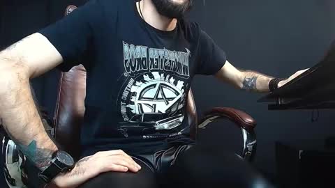 Snapshot of axelcolton chatting on January 20, 3:50 pm AxelColton online show from January 20, 3:50 pm