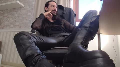 Snapshot of axelcolton chatting on October 17, 10:29 am AxelColton online show from October 17, 10:29 am