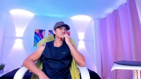Axel online show from June 1, 6:20 pm