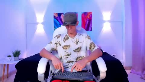 Axel online show from June 4, 6:58 pm