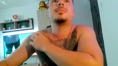 axelforyou25 online show from July 7, 8:24 pm