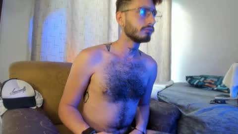 Snapshot of axelg_rose chatting on January 26, 8:23 pm    online show from January 26, 8:23 pm
