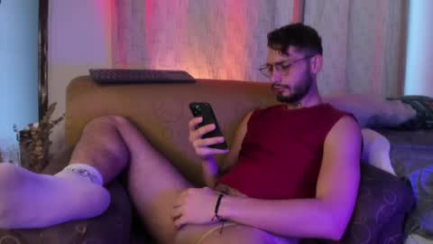 Snapshot of axelg_rose chatting on January 27, 12:37 pm    online show from January 27, 12:37 pm