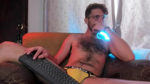 Snapshot of axelg_rose chatting on January 29, 8:25 pm    online show from January 29, 8:25 pm