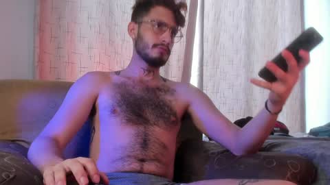 Snapshot of axelg_rose chatting on February 2, 7:04 pm    online show from February 2, 7:04 pm