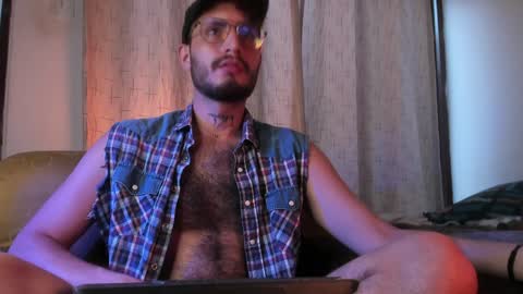 Snapshot of axelg_rose chatting on February 5, 10:12 pm    online show from February 5, 10:12 pm