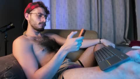 Snapshot of axelg_rose chatting on February 11, 1:52 am    online show from February 11, 1:52 am