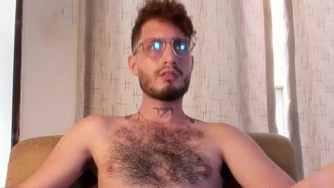 Snapshot of axelg_rose chatting on February 22, 7:36 pm    online show from February 22, 7:36 pm