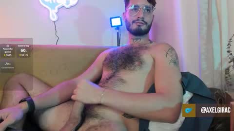 Snapshot of axelg_rose chatting on October 1, 8:26 pm    online show from October 1, 8:26 pm