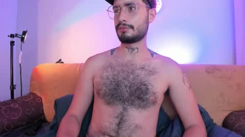 Snapshot of axelg_rose chatting on October 25, 3:40 pm    online show from October 25, 3:40 pm