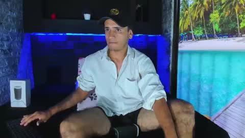 Snapshot of axell_cross2 chatting on January 23, 10:01 pm Axell Cross2 online show from January 23, 10:01 pm