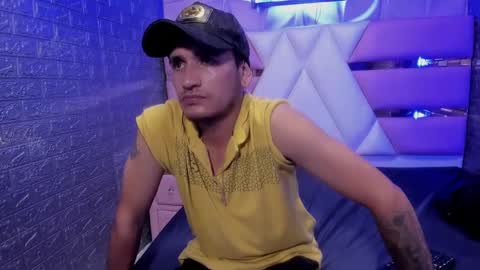 Snapshot of axell_cross2 chatting on January 30, 12:50 am Axell Cross2 online show from January 30, 12:50 am