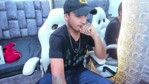 Snapshot of axell_cross2 chatting on February 5, 8:57 pm Axell Cross2 online show from February 5, 8:57 pm