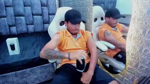 Snapshot of axell_cross2 chatting on February 6, 11:48 pm Axell Cross2 online show from February 6, 11:48 pm