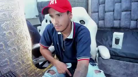 Snapshot of axell_cross2 chatting on February 7, 7:49 pm Axell Cross2 online show from February 7, 7:49 pm