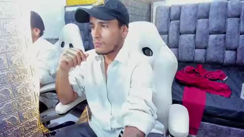 Snapshot of axell_cross2 chatting on February 8, 7:16 pm Axell Cross2 online show from February 8, 7:16 pm