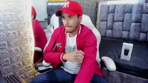 Snapshot of axell_cross2 chatting on February 9, 7:19 pm Axell Cross2 online show from February 9, 7:19 pm
