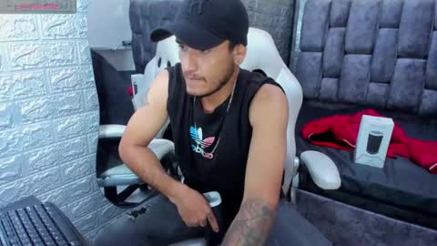Snapshot of axell_cross2 chatting on February 15, 10:52 pm Axell Cross2 online show from February 15, 10:52 pm
