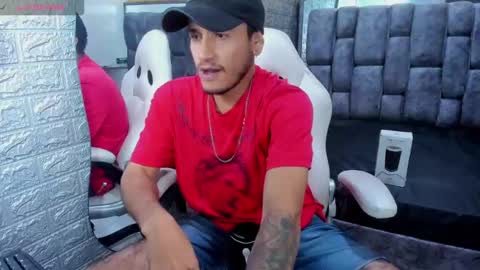 Snapshot of axell_cross2 chatting on February 17, 7:53 pm Axell Cross2 online show from February 17, 7:53 pm