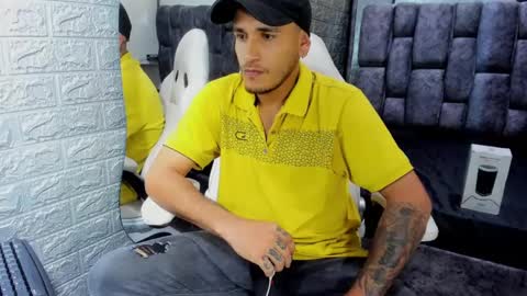 Snapshot of axell_cross2 chatting on February 24, 8:36 pm Axell Cross2 online show from February 24, 8:36 pm