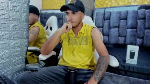 Snapshot of axell_cross2 chatting on February 24, 11:41 pm Axell Cross2 online show from February 24, 11:41 pm