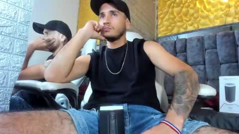 Snapshot of axell_cross2 chatting on March 4, 2:17 am Axell Cross2 online show from March 4, 2:17 am