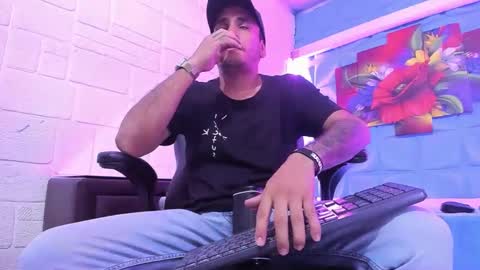 Snapshot of axell_cross2 chatting on October 2, 12:39 am Axell Cross2 online show from October 2, 12:39 am