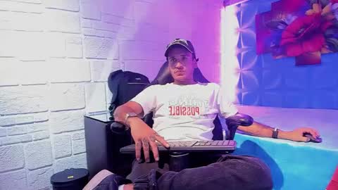 Snapshot of axell_cross2 chatting on October 3, 2:08 am Axell Cross2 online show from October 3, 2:08 am