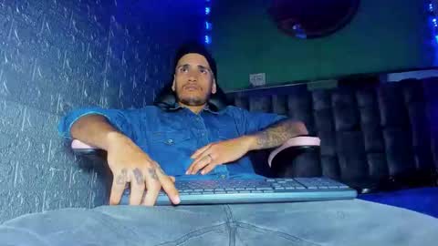 Axell Cross2 online show from March 17, 1:10 am