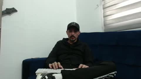 Snapshot of axell_rosee chatting on February 16, 7:10 pm Axel Rose online show from February 16, 7:10 pm