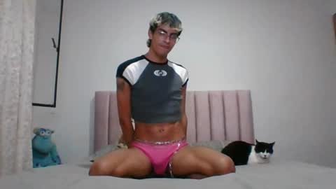 Snapshot of axellatino_ chatting on December 12, 7:30 am Axel online show from December 12, 7:30 am
