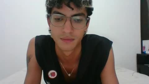 Snapshot of axellatino_ chatting on March 11, 5:49 am Axel online show from March 11, 5:49 am